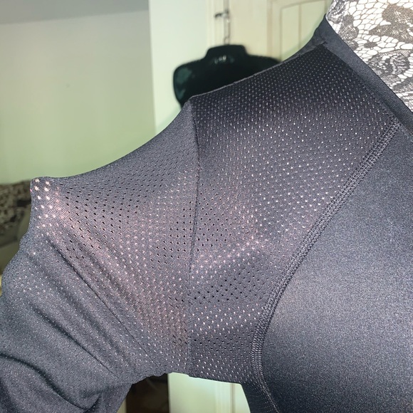 🌺CLOSET CLOSING EVERYTHING MUST GO🌺$23 RETAIL $48🌺NWT NIKE TOP🌺 - Picture 3 of 9